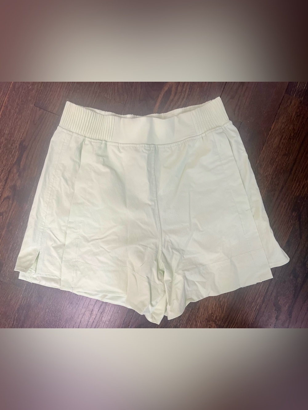 Lululemon Light Green High Rise Athletic Shorts Women’s Size Small